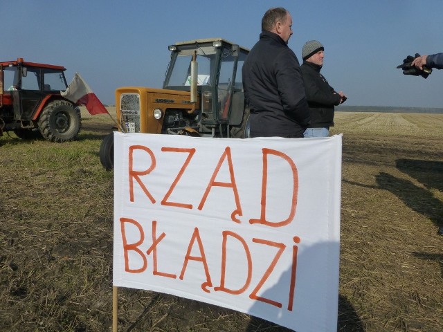 Protestów przybywa. Wciąż strajkują rolnicy w Pławinku, koło Inowrocławia.