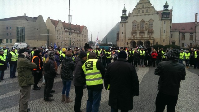 Protest mężczyzn organizowany w Poznaniu przez KOD