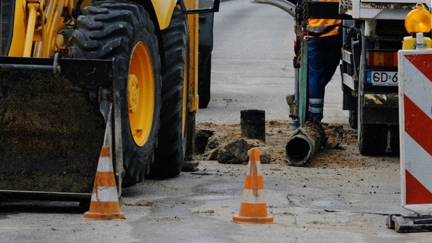 Będą inwestycje drogowe w gminie Iłża. Podpisano pierwszą umowę, ogłoszono przetargi