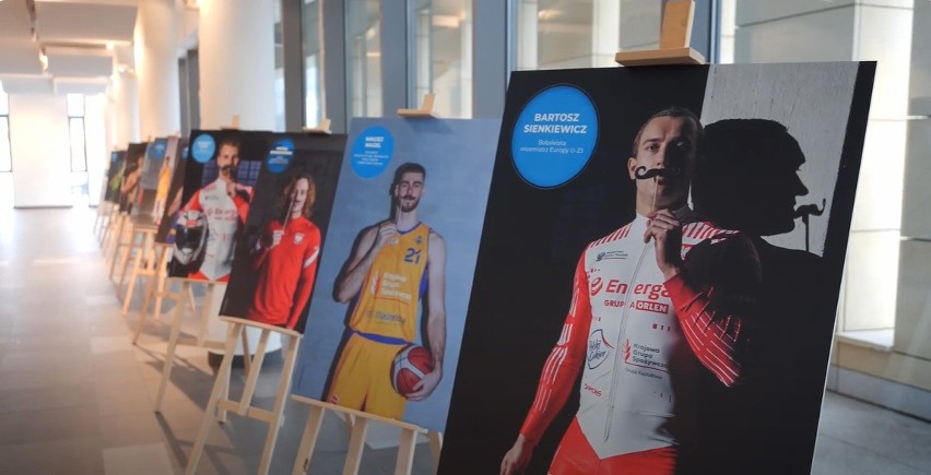 Wystawa zdjęć bohaterów akcji TAK dla JAJ w Bibliotece AMW w Gdyni