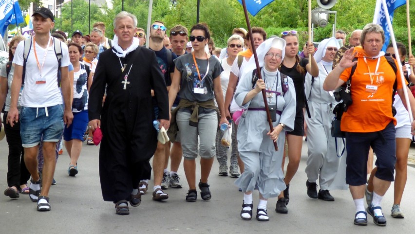 Pielgrzymka diecezji kieleckiej ruszyła z Wiślicy do Częstochowy