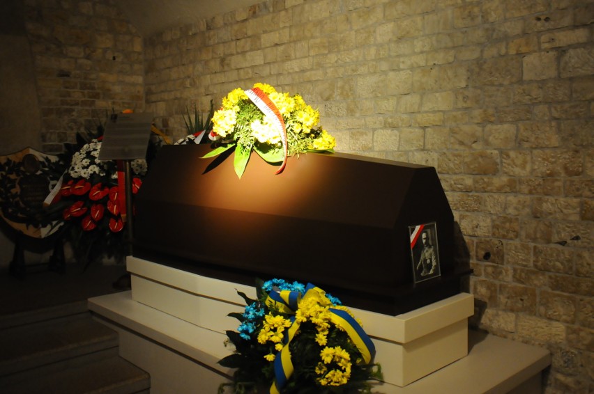 Wawel. Trumna Piłsudskiego i sarkofag króla-melomana w rękach konserwatorów