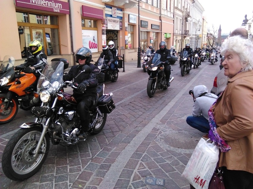 Tarnów. Motocykle i quady przejechały przez miasto [ZDJĘCIA, WIDEO]