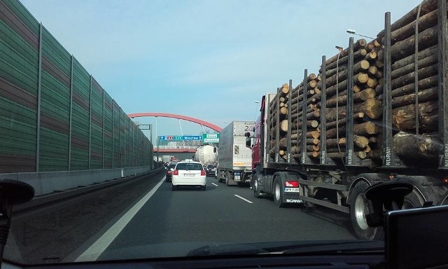 Wypadek w Katowicach na autostradzie A4 sparaliżował ruch w kierunku Wrocławia