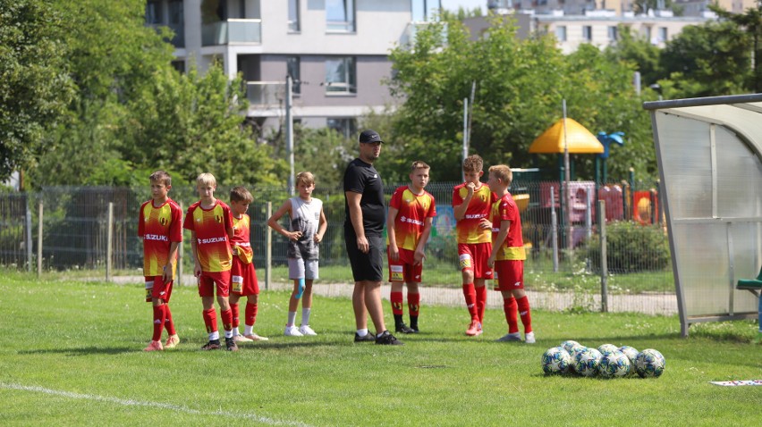 Piłkarze Akademii Korona Kielce grali mecze kontrolne z GKS Bełchatów. Obserwował ich były reprezentant Polski Paweł Golański