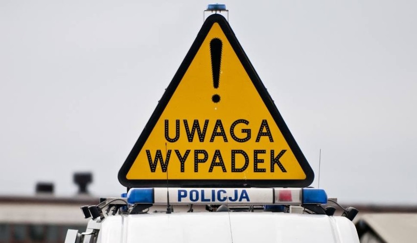 Przewrócona ciężarowka blokuje jezdnię w kierunku Wrocławia