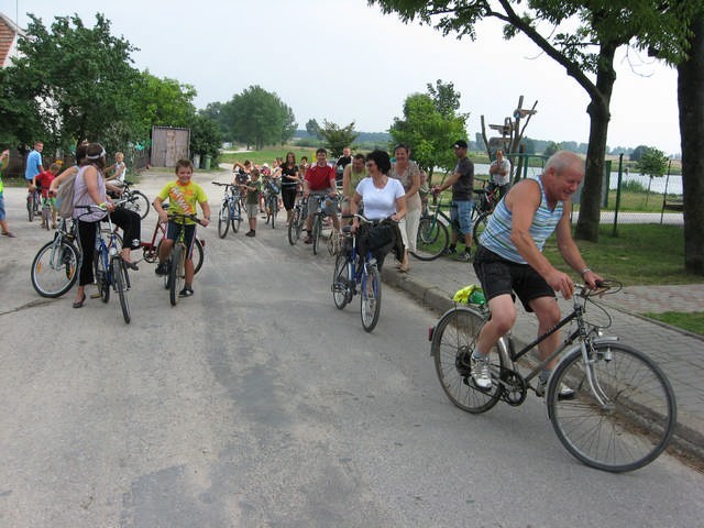 W rowerowy rajd szlakiem "przyrodniczych perełek" wyruszyło blisko 30 mieszkańców Szczepanowa