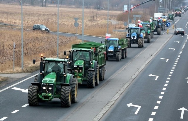 Rolnicy jechali krajową dziesiątką w kierunku Stargardu, Krapiela i dalej do Wapnicy. Zjechali z obwodnicy przejeżdżając przez Zieleniewo i Morzyczyn. Szpaler ciągników i samochodów mierzył około 2 kilometrów.