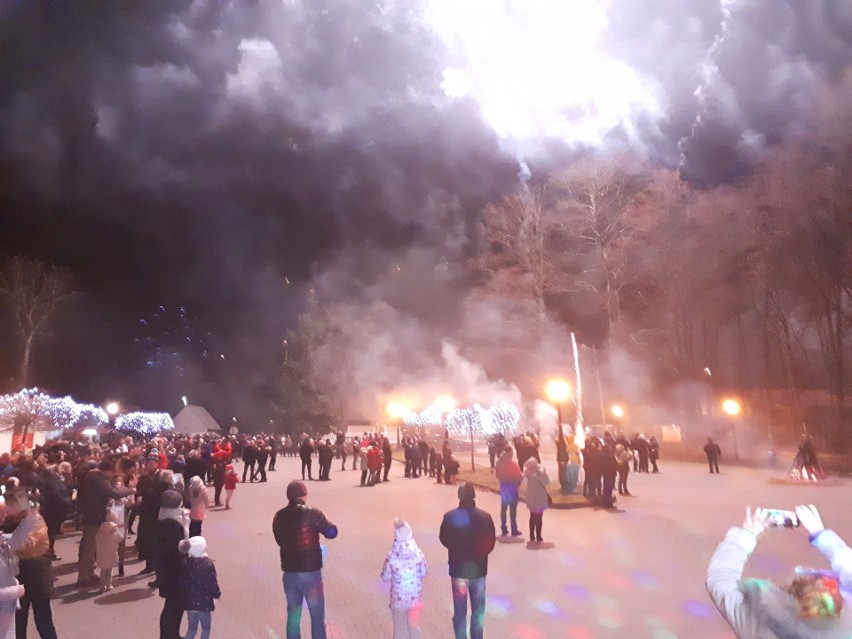 Wystrzałowy sylwester pod gwiazdami 2019 w Fałkowie. Zobacz, jak wyglądała zabawa [ZDJĘCIA]