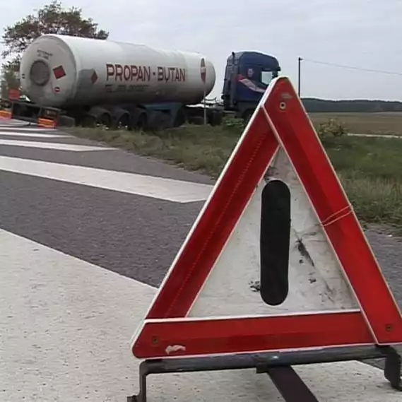 Dziś na krajowej "ósemce" w Wyszomierzu (powiat zambrowski) przewrócila sie cysterna przewoząca gaz