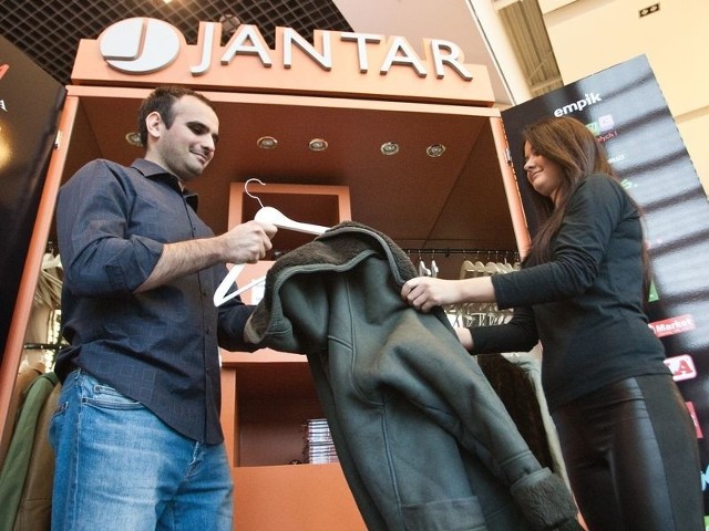 Od wczoraj do niedzieli można w Jantarze oddawać  zbędne ubrania w zamian za rabaty na zakupy. 
