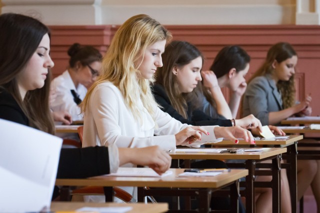 Zakończył się egzamin maturalny z matematyki. U nas wkrótce odpowiedzi, arkusze i zestaw pytań.