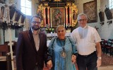 Elżbieta Dzikowska podróżowała opolskim szlakiem drewnianych kościółków