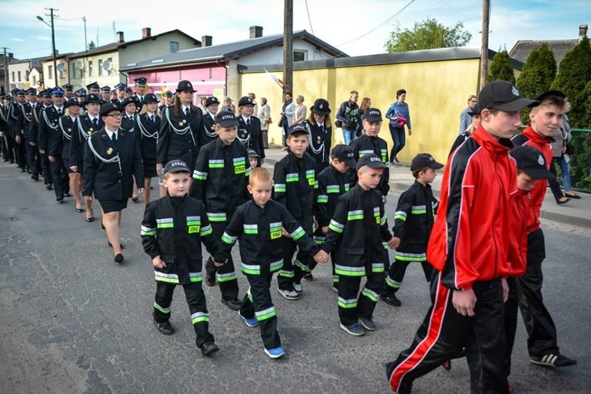 Tradycyjny capstrzyk z okazji Dnia Strażaka zorganizował...