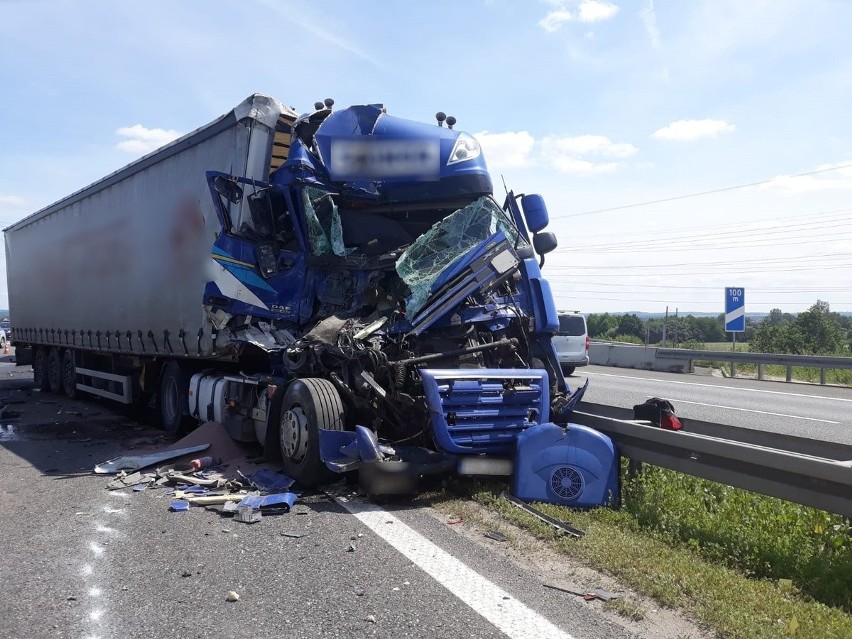 Wypadek trzech TIRów na autostradzie A4 w Gliwicach