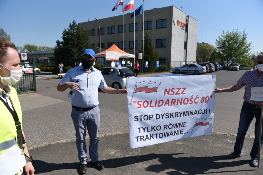 Tak wyglądał protest związkowców przed siedzibą WORD Toruń,...