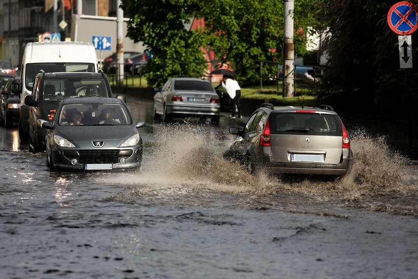 Bydgoszcz: Grunwaldzka zalana pod wiaduktem