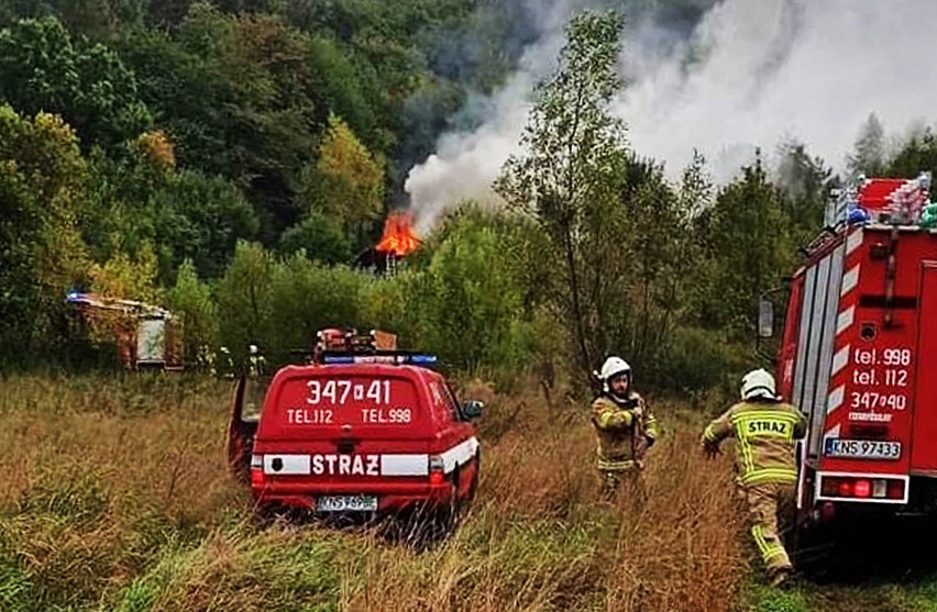 Pożar w górach pod Nowym Sączem. Trudno było do ognia dojechać i dostarczać wodę