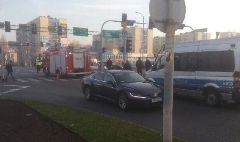 Stłuczka trzech aut na skrzyżowaniu ulicy Sokolskiej z...