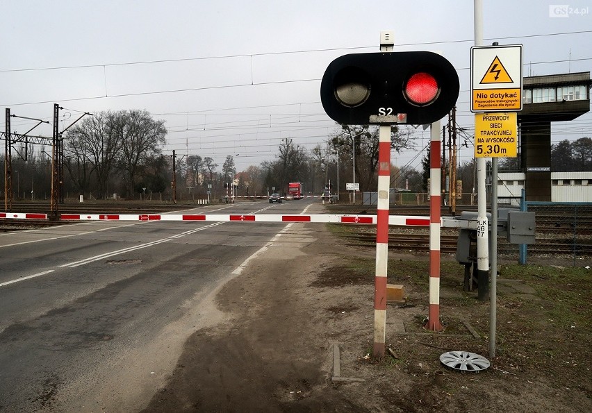 Niebezpiecznie na przejazdach kolejowych. Akcja szczecińskich służb [ZDJĘCIA, WIDEO]