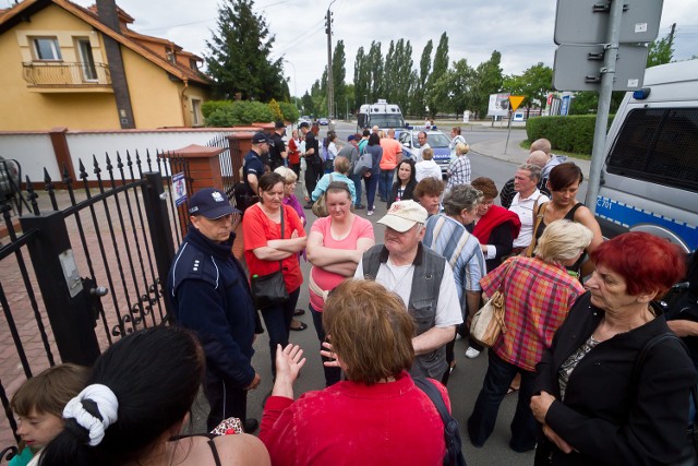 Pracownicy bydgoskiego Microsa wciąż bez pensji. - Ktoś zapłaci za nas rachunki?1 czerwca pracownicy protestowali przed siedzibą Microsa, na bydgoskim osiedlu Glinki, bo od kwietnia nie dostali wypłat