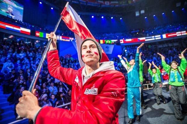 Skoczek narciarski Jakub Kot był chorążym podczas ceremonii otwarcia 28. Zimowej Uniwersjady w Ałmatach