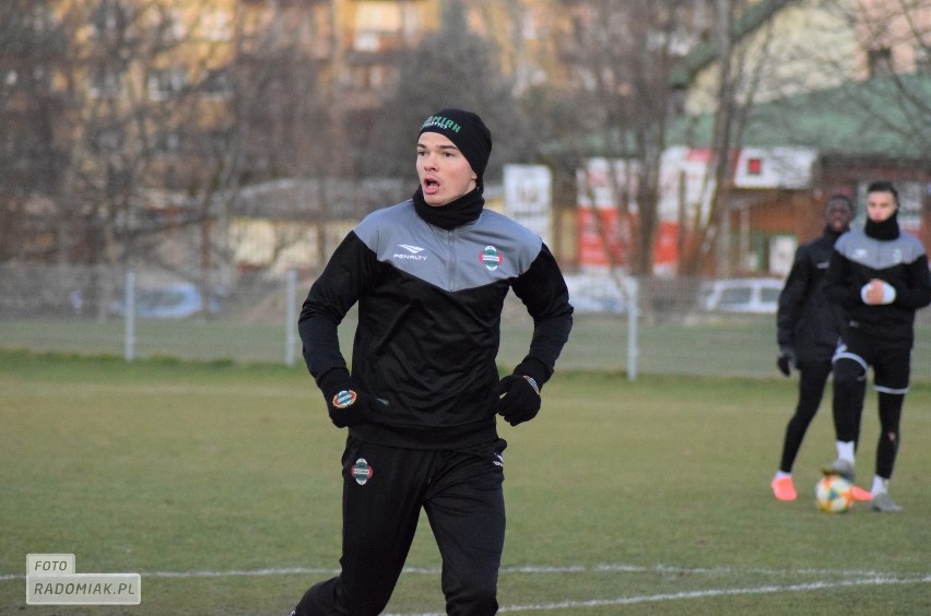 Radomiak Radom mocno trenuje przed rundą wiosenną. W sobotę mecz z Puszczą Niepołomice w Radomiu na trawiastym boisku przy Struga (ZDJĘCIA)