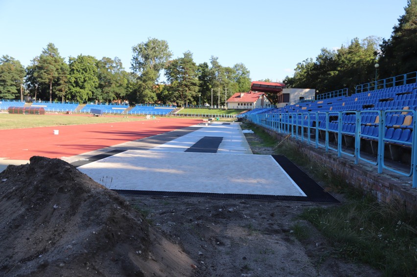 Modernizacja stadionu lekkoatletycznego w Kielcach przebiega zgodnie z planem. Na zdjęciach prezentujemy efekty dotychczasowych prac 