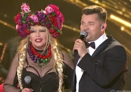 Zenek Martyniuk wspólnie z Marylą Rodowicz śpiewają przebój "Przez Twe oczy zielone".