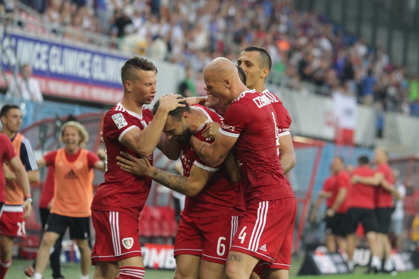 Piast Gliwice – Zagłębie Lubin 2:1. Trzecia z rzędu wygrana. W Gliwicach mają lidera! RELACJA, ZDJĘCIA