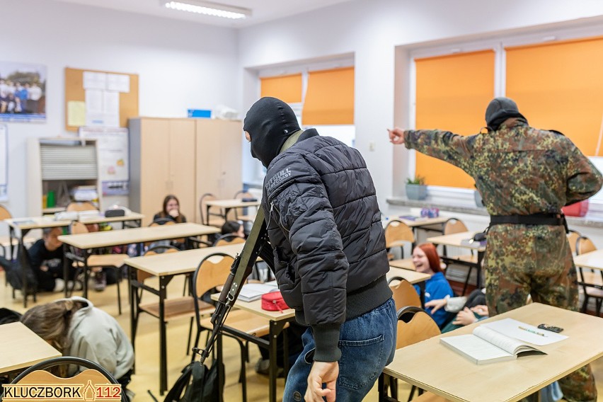 Antyterrorystyczne ćwiczenia w szkole w Bogdańczowicach.