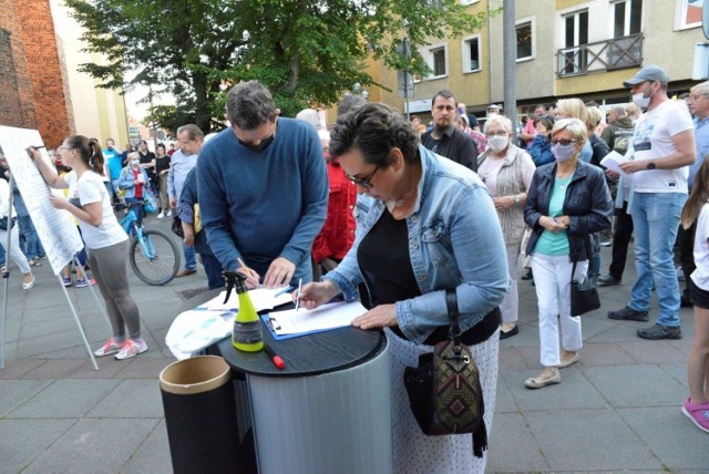 Podczas jednorazowej akcji zorganizowanej pod kościołem w Kościanie zebrano ponad 900 podpisów. Zbiórka jednak trwała w trakcie kolejnych dni.