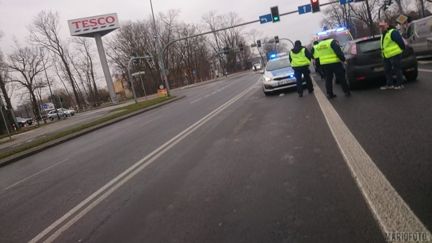 Wypadek w Opolu. Radiowóz straży miejskiej najechał na tył fiata punto