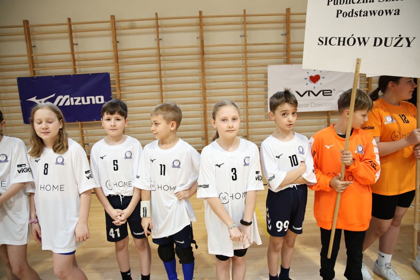 Rozpoczęła się 19. edycja Małej Ligi Piłki Ręcznej w Kielcach. Organizuje ją fundacja „Vincit” Tomasza Gębali. Na otwarciu były znane osoby