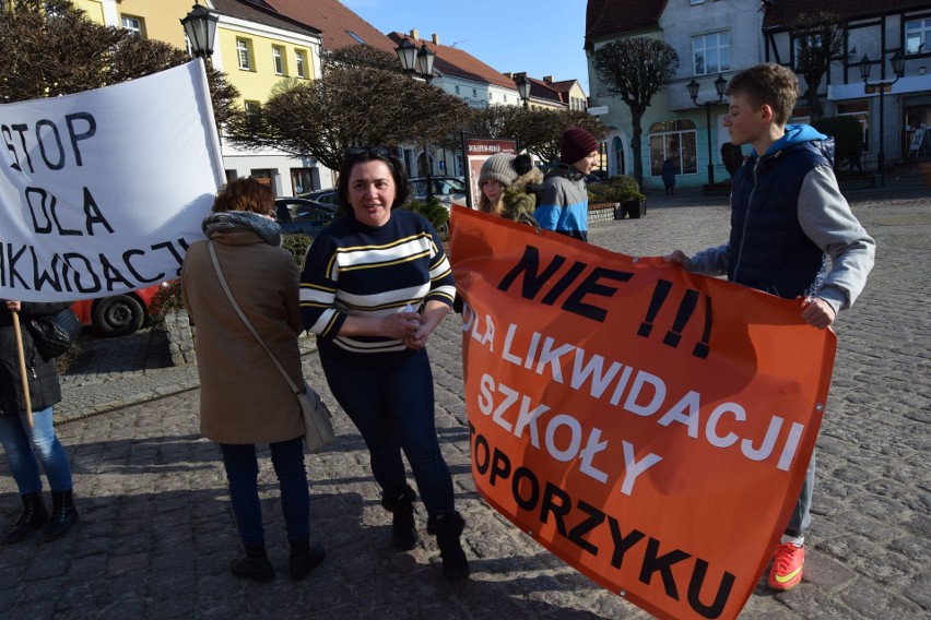 Jeden głos zadecydował o losie szkoły w Toporzykach  [zdjęcia]