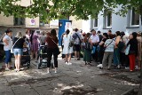 Łódź: Po paczki ustawiają się kolejki Ukraińców. Rozdają jedzenie, organizują zajęcia dla dzieci