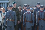 Odsłonili pomnik w Ożarowie na pamiątkę pierwszych nominacji oficerskich 1. Pułku Piechoty Legionów 