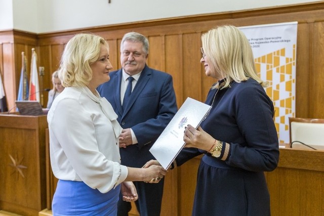 W poniedziałek 28 października w Urzędzie Marszałkowskim podpisano kolejne umowy na dofinansowanie projektów ze środków Regionalnego Programu Operacyjnego Województwa Kujawsko-Pomorskiego na lata 2014-2020