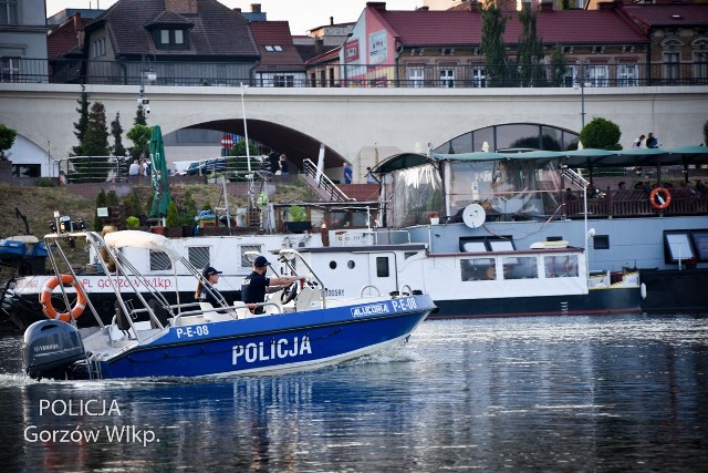 Funkcjonariusze z gorzowskiej komendy już od pierwszych ciepłych dni patrolują okoliczne jeziora oraz Wartę.