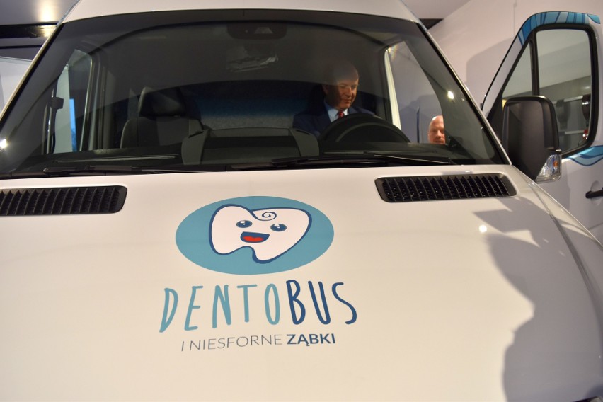 Dentobus jeździ po regionie od miesiąca