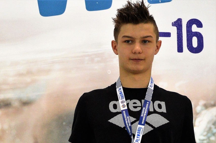 Mateusz Mamcarz zdobył brązowy medal. To pływacki talent,...