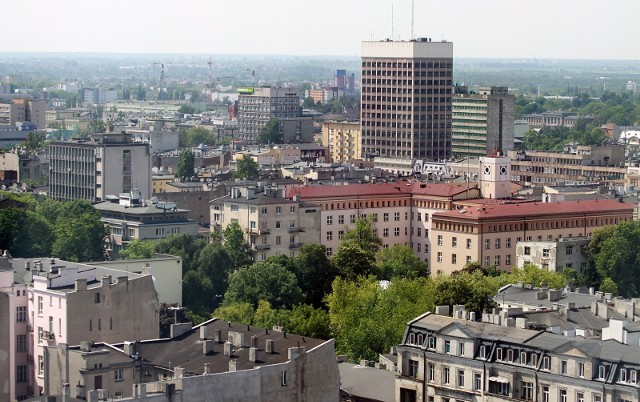 Jedna noc i wszystko stało się mniej ważne wobec słowa, o którym szczerze i jak zawsze naiwnie myśleliśmy, że pozostanie w podręcznikach historii.