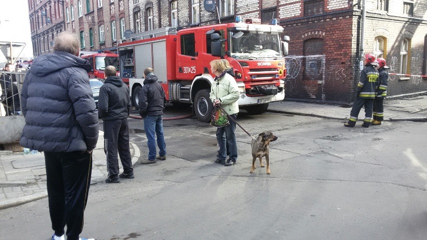 Pożar w Katowicach Zawodziu. Ewakuowano 20 osób. Jedna nie...