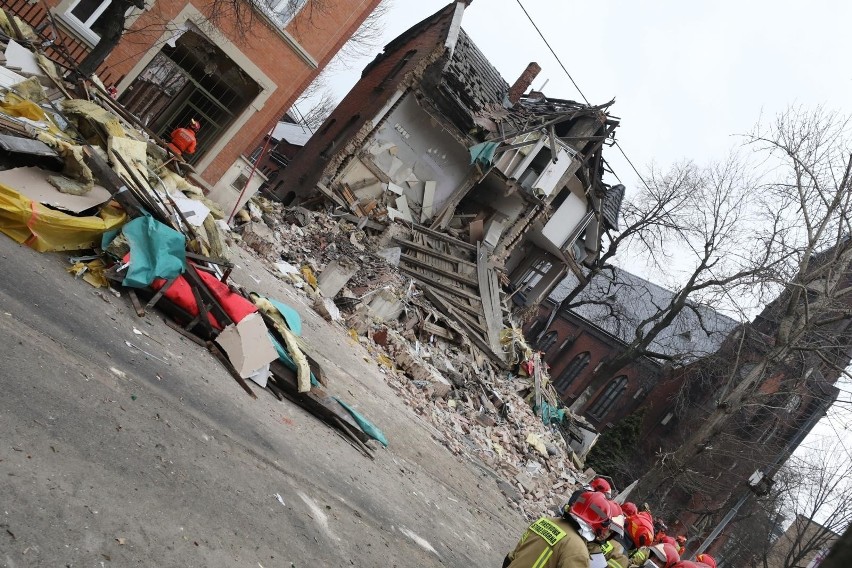 Katowice. Wybuch gazu na plebanii. Zatrzymanie mężczyzny i wniosek o areszt dla niego. Prokuratura stawia poważny zarzut