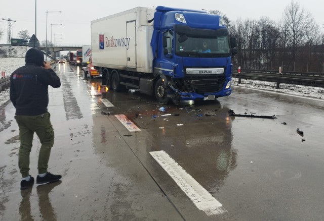 Wypadek na autostradzie A4, zderzenie dwóch ciężarówek pod Wrocławiem