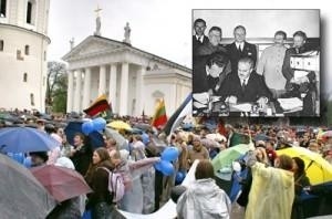 Obchodzony wcześniej jako Dzień Żałobny (Czarnej Wstęgi) od tego roku 23 sierpnia będzie świętowany jako Europejski Dzień Pamięci Ofiar Stalinizmu i Nazizmu oraz Dzień Szlaku Bałtyckiego Fotomontaż Marian Paluszkiewicz