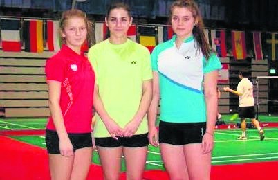 Suchedniowskie badmintonistki, od lewej: Wiktoria Dąbczyńska, Izabela Pajek i Zuzanna Glijer walczyły w Niemczech.