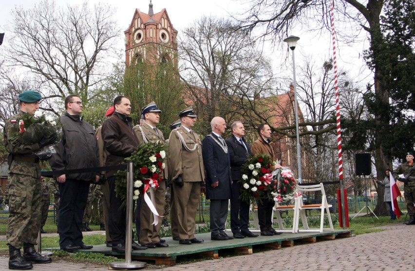 Wśród ofiar masowych mordów, których 77 lat temu w  Katyniu,...