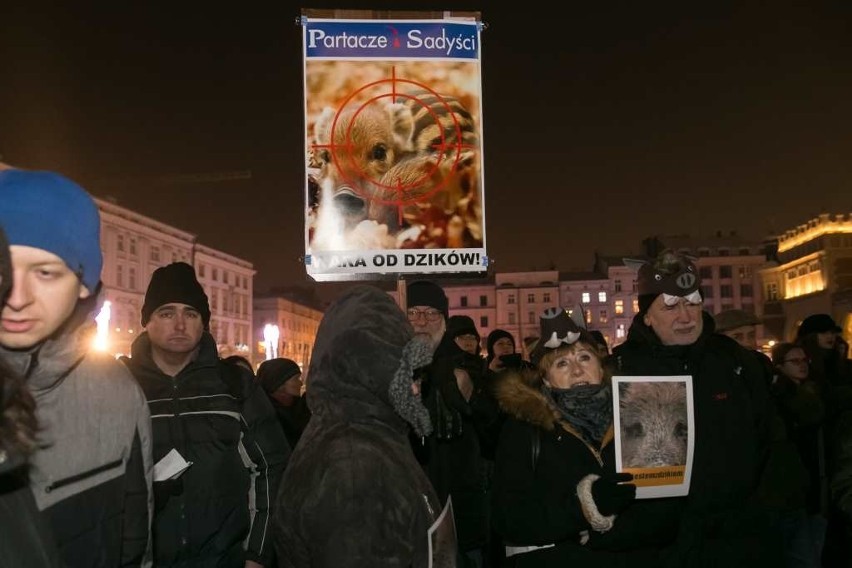 Kraków. "Dziki" na Rynku Głównym? To protest przeciwko masowym polowaniom [ZDJĘCIA]