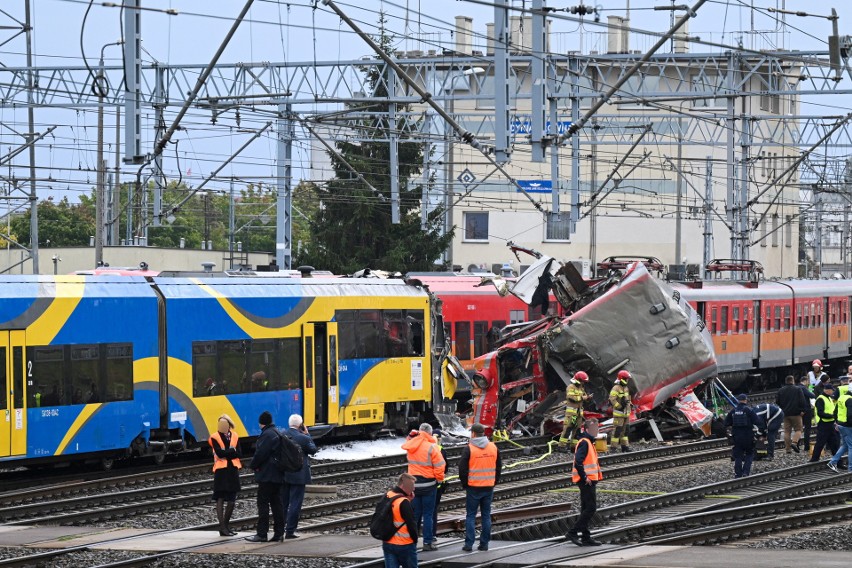 Miejsce zderzenia dwóch pociągów w okolicy Dworca Głównego w...